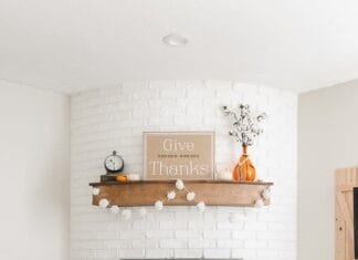 How to Make a Yarn Pom Pom Garland