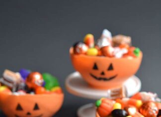 How to Make Candy Melt Pumpkin Bowls for Halloween Candy melt pumpkin bowls full of Halloween candy
