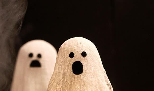 Cheesecloth Ghost DIY ghost craft for Halloween made from cheesecloth and glue