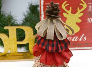 Christmas tree ribbon ideas: Burlap Christmas Tree