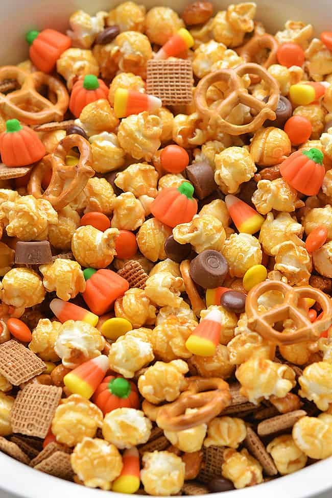 This scarecrow crunch snack mix is SO EASY to make and tastes so good! This is such an awesome kid friendly Halloween snack recipe. It would also make an awesome Thanksgiving treat! Loaded with the perfect mix of salty and sweet treats, this "boo-tiful" blend is exactly what you need to celebrate the spookiest night of the year! Or just fall and autumn in general!