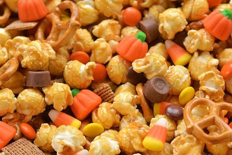 Scarecrow crunch snack mix