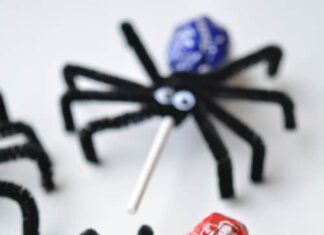 DIY Lolly Pop Spiders: Fun Halloween Treat Craft Lolly pop spiders