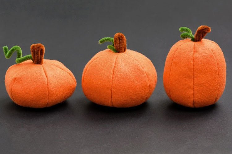 Felt pumpkins