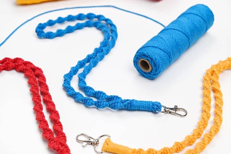 How to macrame a lanyard