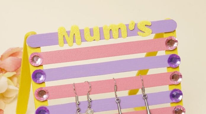 DIY Pop Stick Earring Stand: Perfect for Mother’s Day