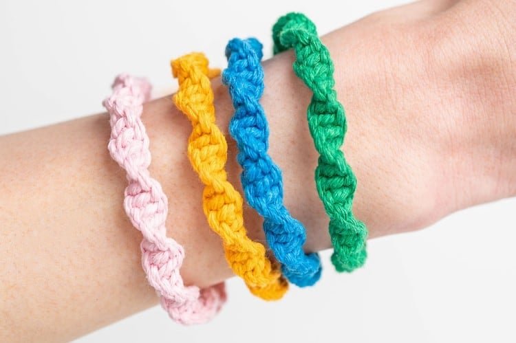 How to make macrame bracelets