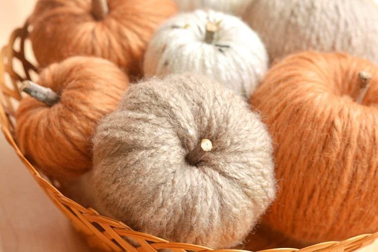 DIY yarn pumpkins