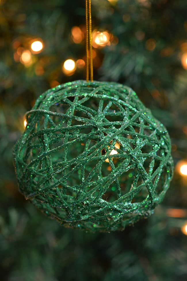 These green glitter ball yarn ornaments using balloons are so PRETTY and they're so much fun to make! This is such a fun Christmas craft and a great way to make homemade Christmas ornaments. They look so sparkly and pretty on the Christmas tree! Make them in all your favourite festive colors!