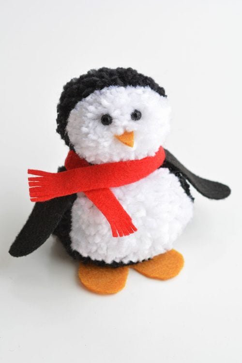 These pom pom penguins are so easy to make and they're sooooooooo cute!! This is such a fun winter craft idea for kids! You can easily make your own pom poms just by using your hands! This is such a fun and easy winter DIY project!