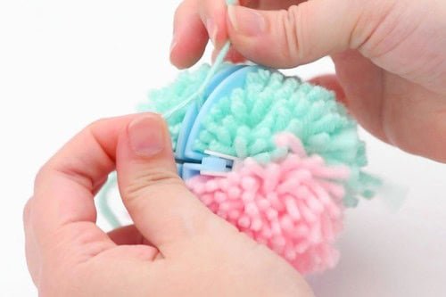 How to Use a Pom Pom Maker