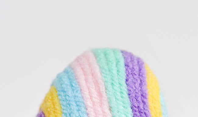 How to make Yarn Easter Eggs Plastic Easter egg wrapped in yarn