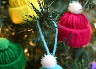 How to Make Yarn Hat Ornaments Colourful yarn hat ornaments on a Christmas tree
