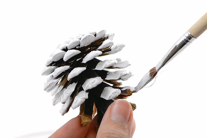 How to Make Pinecone Snowman Ornaments