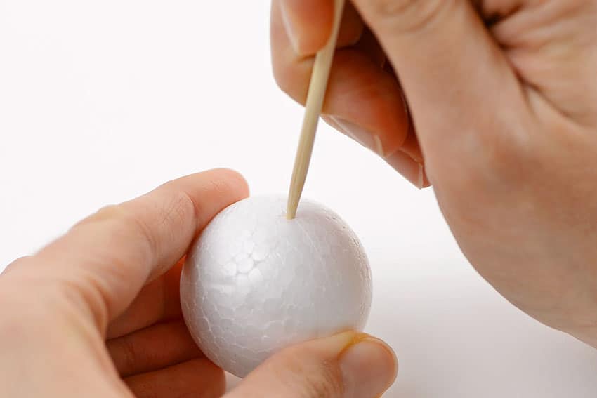 How to Make Pinecone Snowman Ornaments