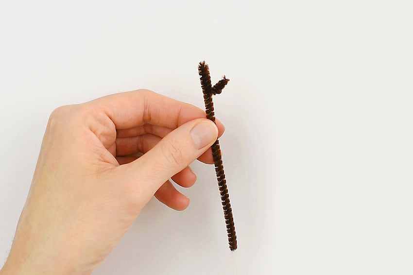 How to Make Pinecone Snowman Ornaments