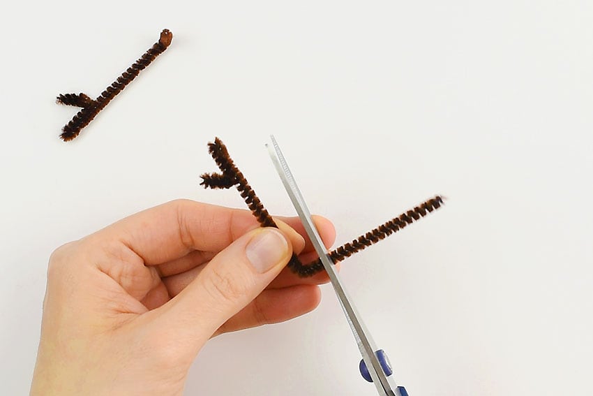 How to Make Pinecone Snowman Ornaments