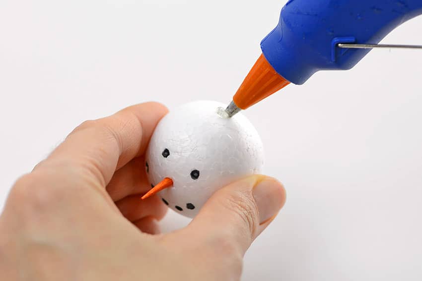 How to Make Pinecone Snowman Ornaments