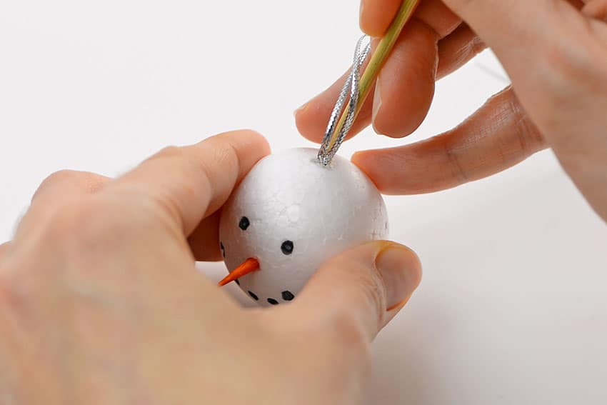 How to Make Pinecone Snowman Ornaments