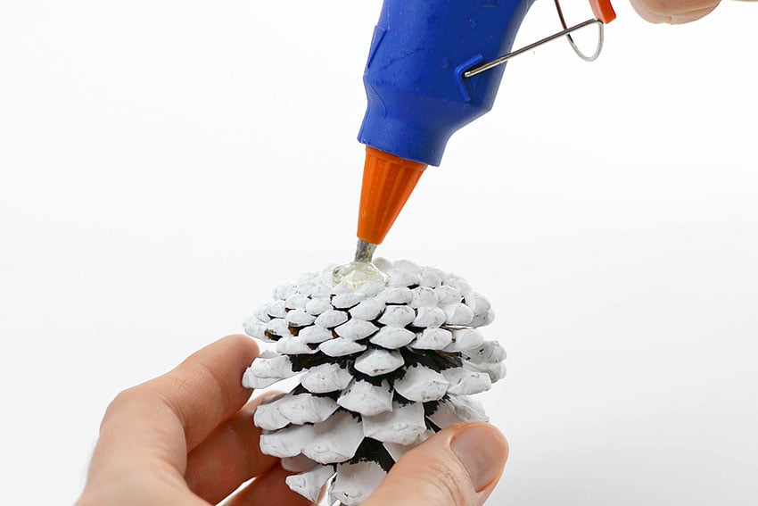 How to Make Pinecone Snowman Ornaments