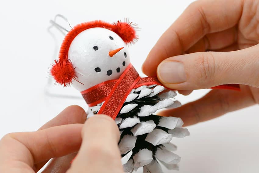 How to Make Pinecone Snowman Ornaments