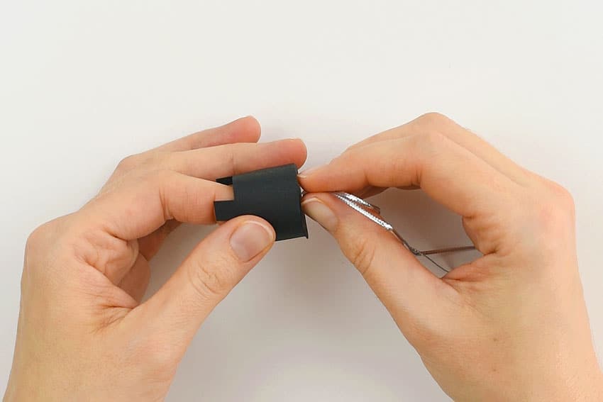 How to Make Pinecone Snowman Ornaments