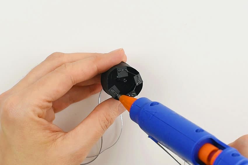 How to Make Pinecone Snowman Ornaments