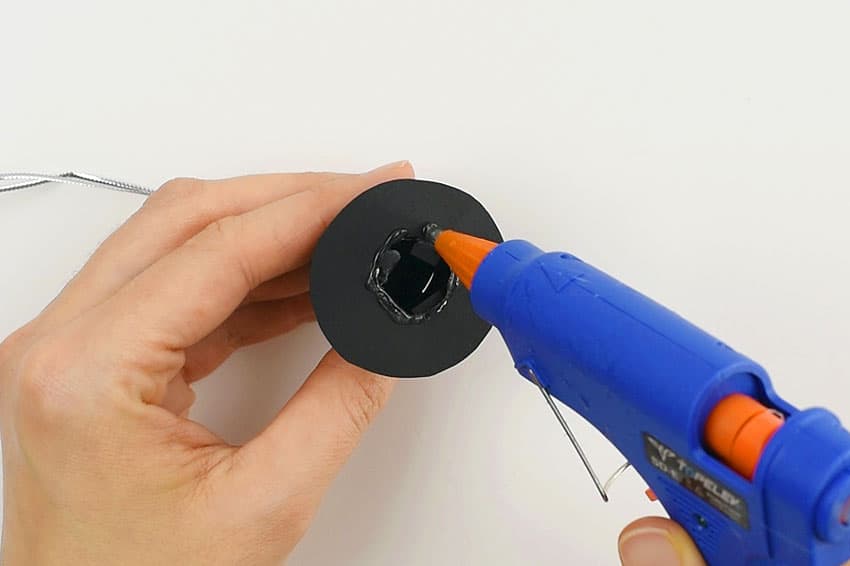 How to Make Pinecone Snowman Ornaments