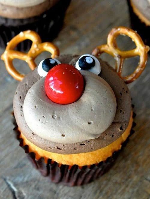 30+ Easy Christmas Cupcake Ideas - Adorable Rudolph the Reindeer Cupcakes