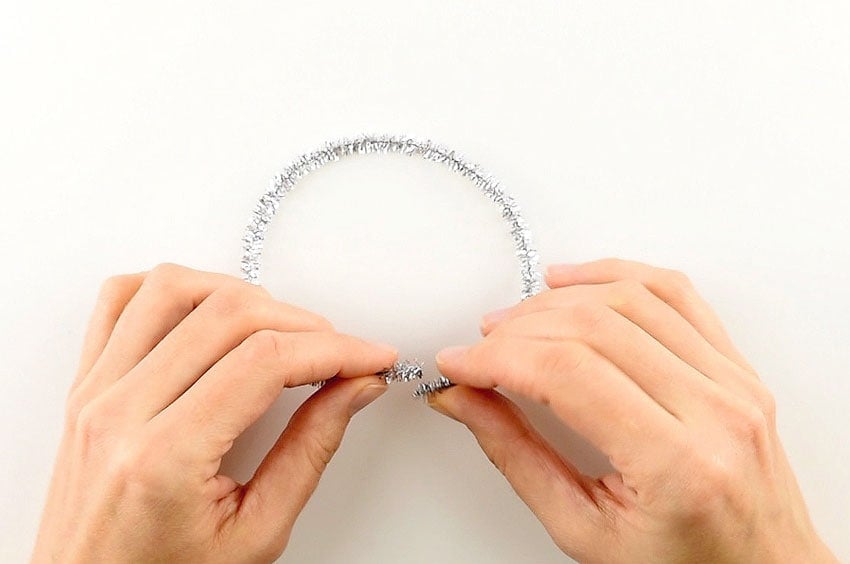 Easy Angel Pipe Cleaner Ornaments