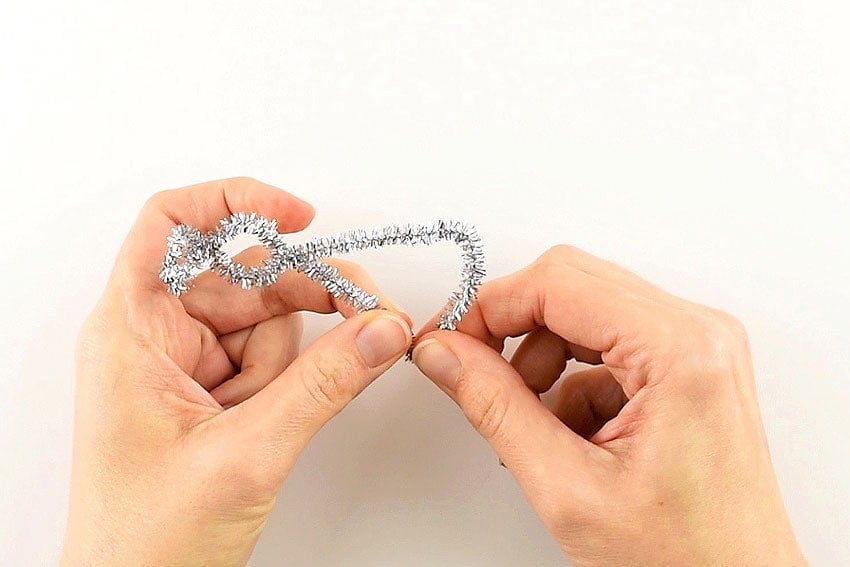 Easy Angel Pipe Cleaner Ornaments