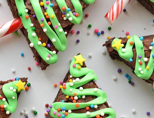 How to Make Easy Christmas Tree Brownies – A Festive Dessert Idea for the Holidays These Christmas Tree Brownies are SO EASY and they look adorable! Wouldn't they make a great treat to take to a Christmas party?!