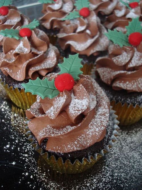 30+ Easy Christmas Cupcake Ideas - Chocolate Yule Cupcake