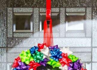 How to make Christmas Bow Wreath DIY Christmas wreath made with gift bows