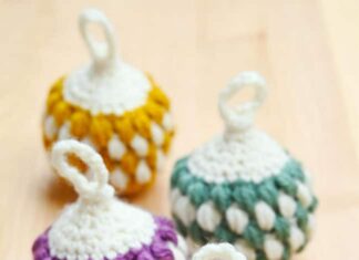 How to Make a Crochet Christmas Ornament Crochet Christmas baubles on a wood background