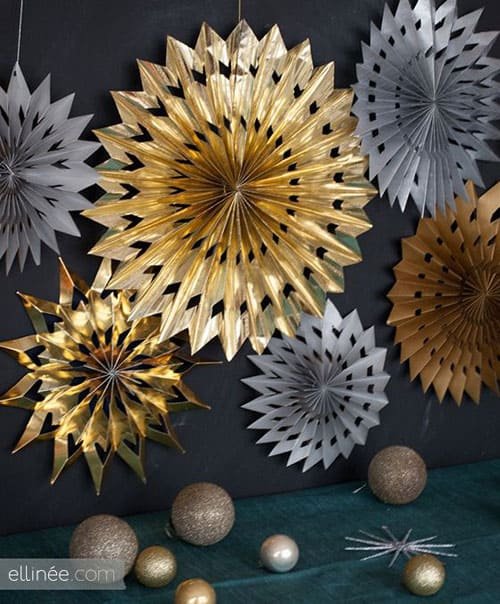 19 Christmas Wrapping Paper Crafts - DIY Paper Star Medallions