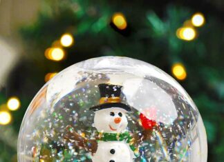 How to make Snow Globe DIY snow globe with a snowman figurine and glitter snow