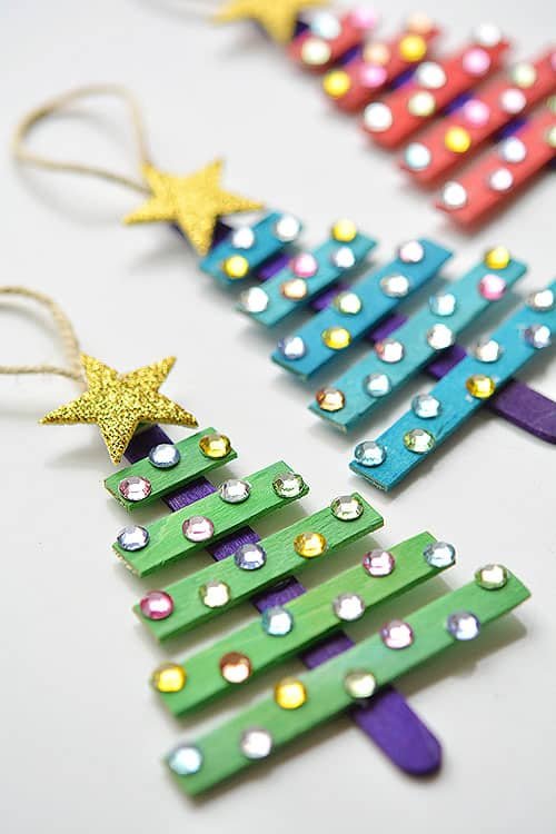 These popsicle stick Christmas trees are SO EASY to make and they're so beautiful! The kids loved decorating them! Such an awesome dollar store Christmas craft idea!!