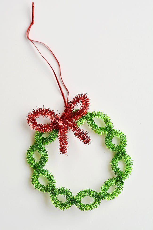 These easy pipe cleaner wreath ornaments are so FESTIVE and really easy to make. Such a fun way to make homemade Christmas ornaments in less than 5 minutes!