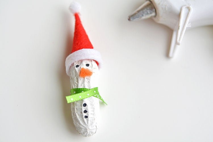 These peanut Christmas ornaments are SO ADORABLE and they're really easy to make! They're such a fun and simple Christmas craft to make with the kids!