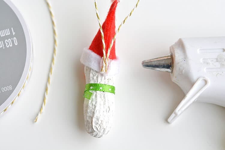 These peanut Christmas ornaments are SO ADORABLE and they're really easy to make! They're such a fun and simple Christmas craft to make with the kids!