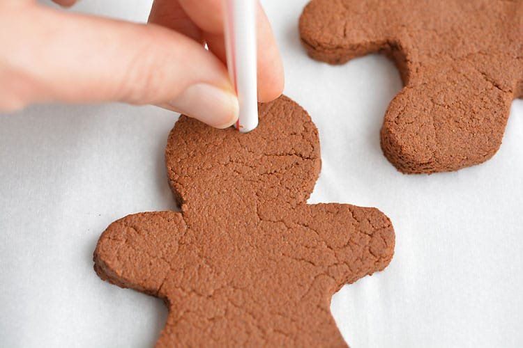 These cinnamon ornaments smell SO GOOD and they're really simple to make! Only 3 ingredients and they give you that amazing Christmas baking smell! You can hang them on the Christmas tree as is, or decorate them with puffy paint. Such a fun Christmas craft!