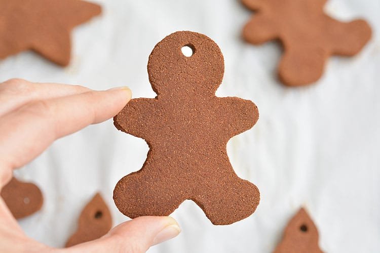 These cinnamon ornaments smell SO GOOD and they're really simple to make! Only 3 ingredients and they give you that amazing Christmas baking smell! You can hang them on the Christmas tree as is, or decorate them with puffy paint. Such a fun Christmas craft!