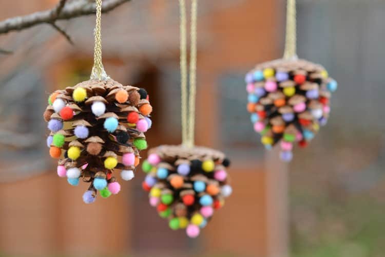 These pom pom and pinecone ornaments are SO EASY! They're a great craft for both kids and adults and they end up looking surprisingly beautiful!