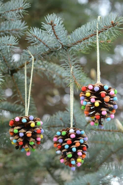 These pom pom and pinecone ornaments are SO EASY! They're a great craft for both kids and adults and they end up looking surprisingly beautiful!