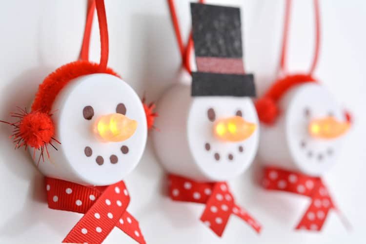 These tea light snowman ornaments are really easy to make and they look ADORABLE! Turn on the tea light and the "flame" becomes the snowman's carrot nose!