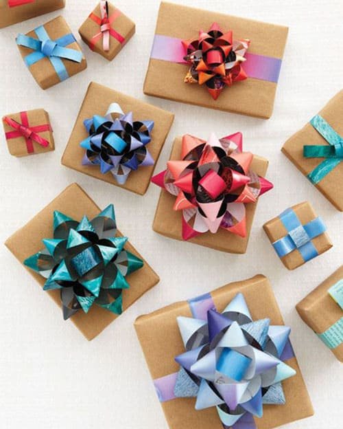 19 Christmas Wrapping Paper Crafts - How to Make a Gift Bow