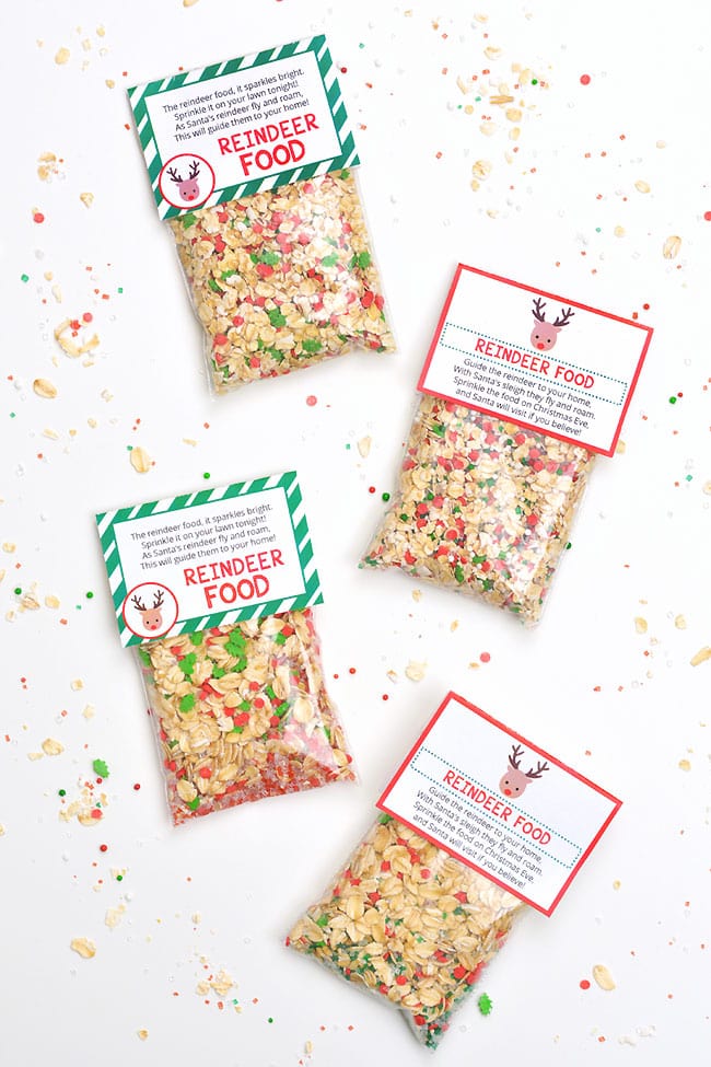 Bags of reindeer food made with an easy recipe