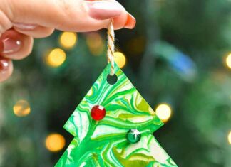 How to Make Marbled Christmas Trees Marbled Christmas tree craft turned into a DIY Christmas ornament