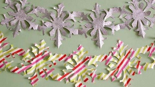 19 Christmas Wrapping Paper Crafts - Paper Snowflake Chains